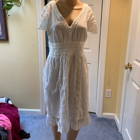 Dresses & Skirts - White Flowy Dress